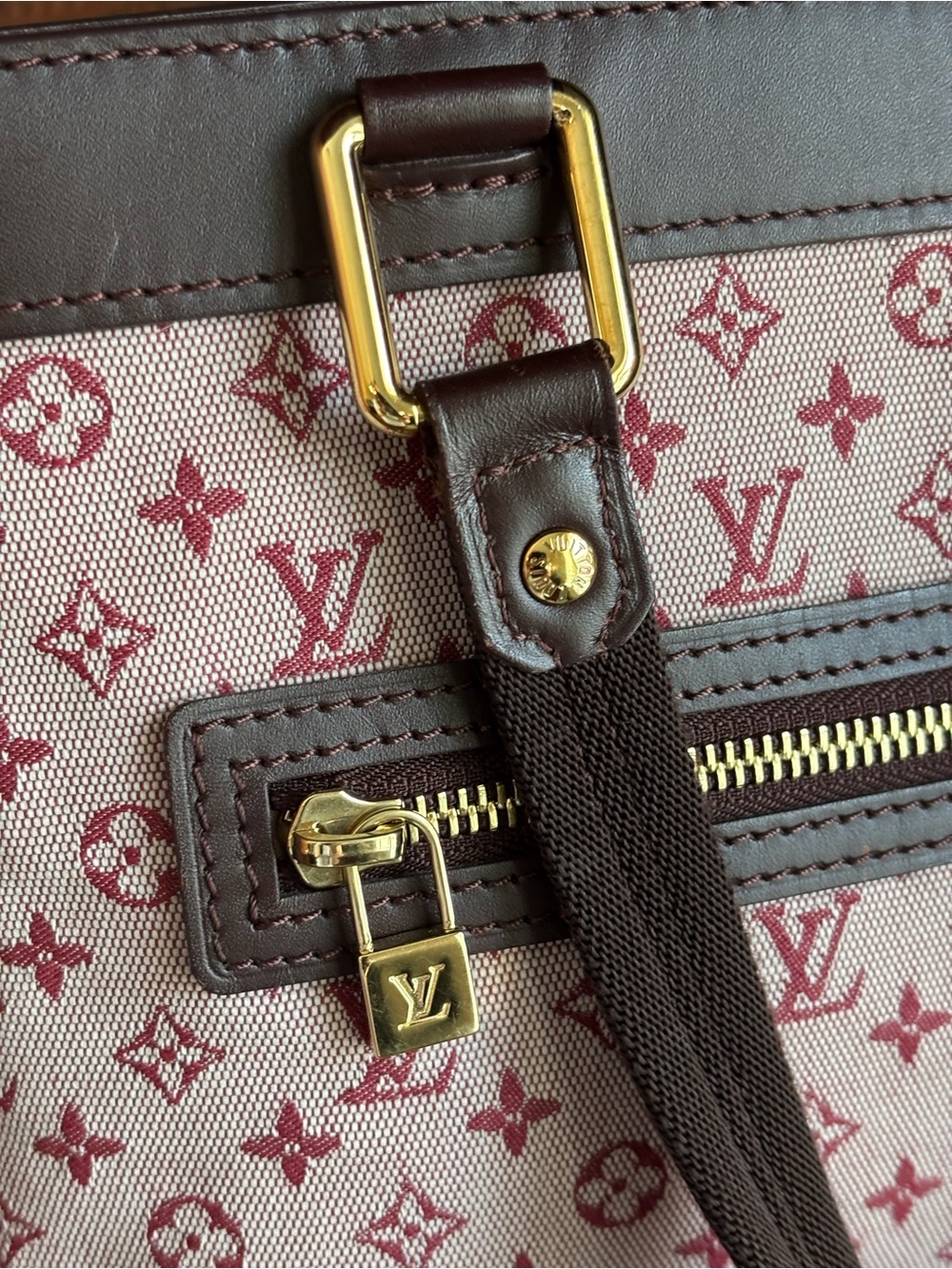 LOUIS VUITTON VINTAGE β€οΈ
Lucille PM Cherry Monogram Mini Hand Bag